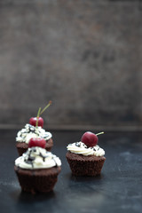 Weihnachtliche Schwarzwälder Törtchen