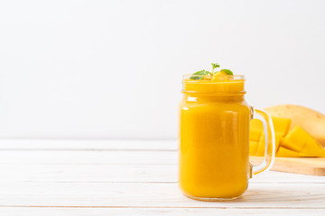 fresh mango smoothies
