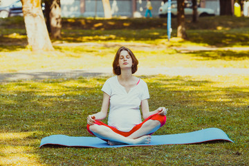 Portrait of mom to be outdoor in the park