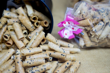 Rolled wafer with sesame seeds