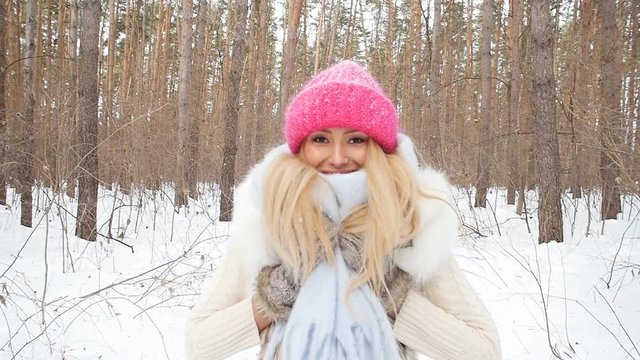 Young caucasian woman in a winter park or forest