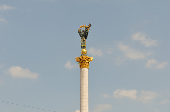 Unabh&auml;ngigkeitsdenkmal der Ukraine auf dem Majdan Nesaleschnosti 