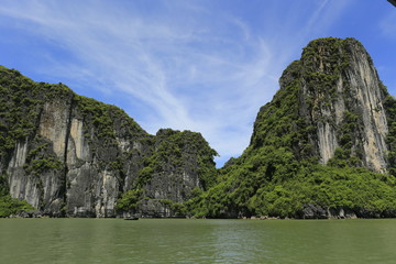 Fototapeta na wymiar Baie d'Along au Vietnam