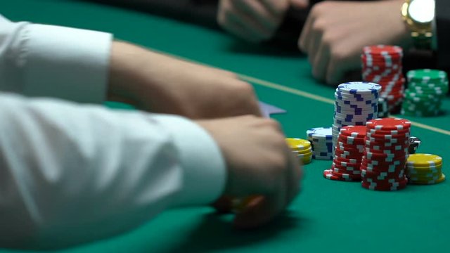 Inexperienced gambler makes bet on losing combination, casino gets profit