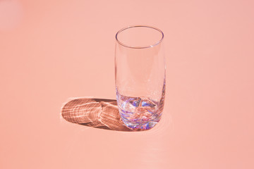 Verre blanc au soleil