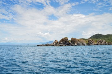 Fototapeta premium rocky rock ridge in the South China Sea, the coastline of the island of Hong-Mun