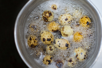 Quail eggs boiled in boiling water.