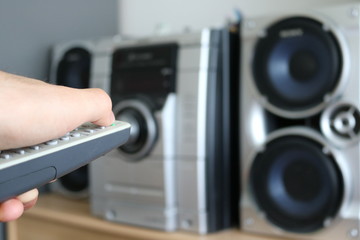 Turn on volume of stereo hi-fi speaker using remote control 