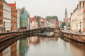 Obraz premium Brugge streets with canals in the early morning