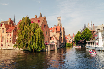 Fototapeta na wymiar streets and views of the city of Bruges in Belgium