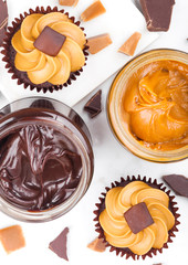 Fresh cupcake muffins with caramel and toffee