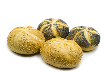 Sesambrötchen mohnbrötchen mohn brötchen isoliert freigestellt auf weißen Hintergrund, Freisteller