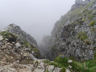 góry we mgle. tatry wysokie. orla perć © barbara