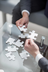 business partners put the pieces of the puzzle.