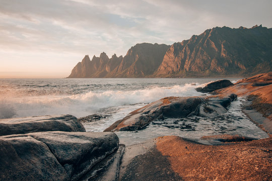 Djevelens Tanngard as seen from the Tungeneset viewpoint while sunset