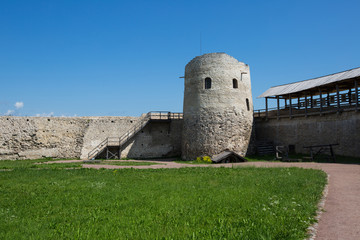 Fototapeta na wymiar Walls of Izborsk fortress