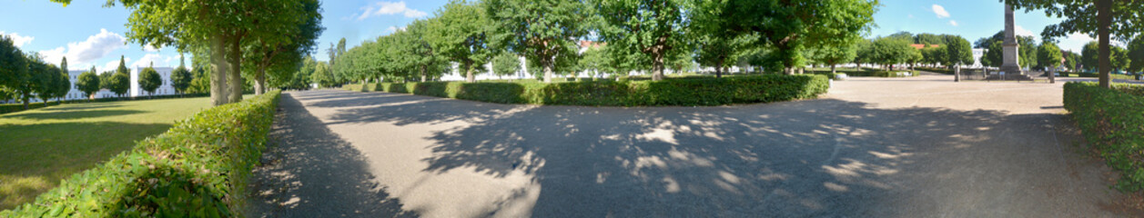 Obelisk im Circus mit Fürstenpalais, Putbus, Rügen