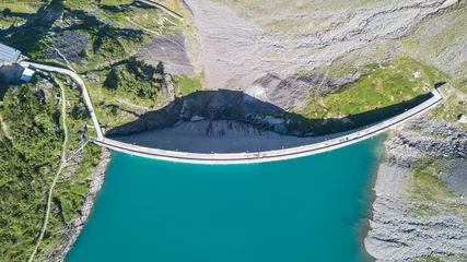 Papier Peint photo Barrage Vue aérienne du barrage du lac Barbellino, un lac artificiel alpin. Alpes italiennes. Italie