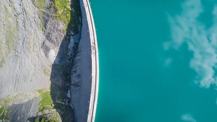 Foto auf Acrylglas Damm Luftaufnahme der Staumauer des Sees Barbellino, einem alpinen Stausee. Italienische Alpen. Italien