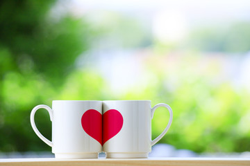 ペアの白いマグカップ © beeboys