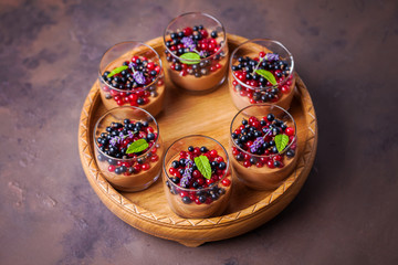 Fototapeta na wymiar chocolat mousse with summer fruits