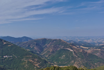 Fototapeta na wymiar Uno sguardo dal Monte Petrano