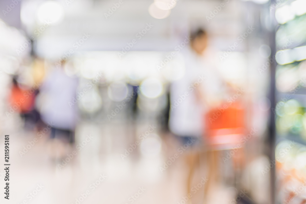 Poster Blur background of customer shopping with shopping cart at Supermarket store product shelf with bokeh light.