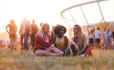 Foto op Plexiglas Young multiethnic girls sitting together at summer holi festival © leszekglasner