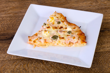 Pizza with salmon and capers