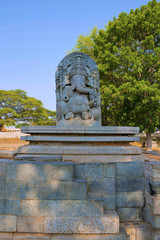 Obraz premium Statue of Ganesha near the South entrance, Hoysaleshwara temple, Halebidu, Karnataka