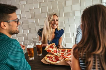 Foto op Plexiglas Pizzeria Pizza was made for sharing