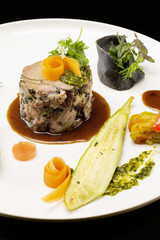 Epaule d'agneau confite aux herbes grasses