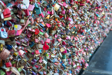 Fototapeta na wymiar Love lock bridge (Hohenzollernbrucke Bridge), Cologne, Germany. Selective focus
