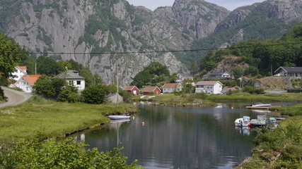 Fototapeta na wymiar Dorf auf der Insel Hidra, Südwest-Norwegen