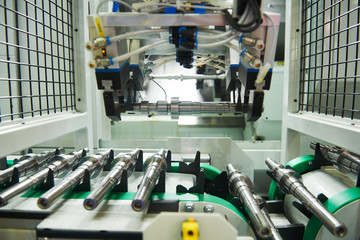 robotized automated conveyor for detail supply into cnc machining center