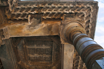 View showing the ceiling architecture of Nandi mandapa in front of Shantelashwara shrine, Hoysaleshvara Temple, Halebid, Karnataka