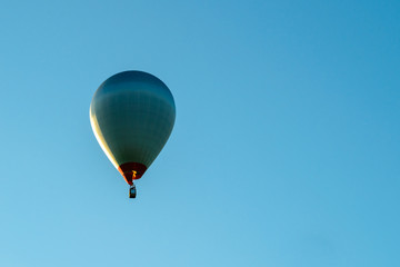 Bright green hot air balloon © smspsy