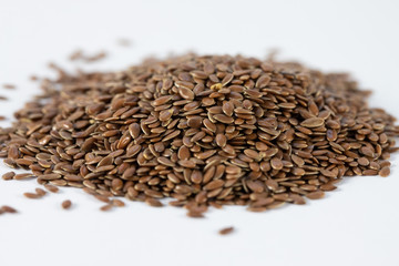 Gruppe von Leinsamen isoliert