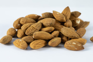 Gruppe von Mandeln isoliert