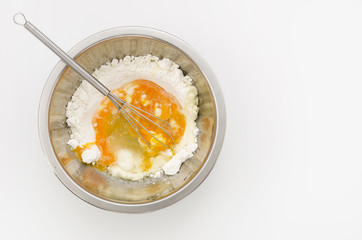 天ぷら衣を作る（料理中）