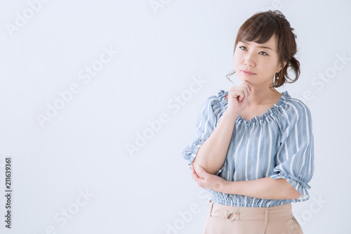 考える女性 困る Wall Mural Wallpaper Murals Buritora 考える女性 困る Wall Mural Wallpaper Murals Buritora