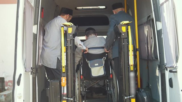 Lifting equipment for people with disabilities in the minivan