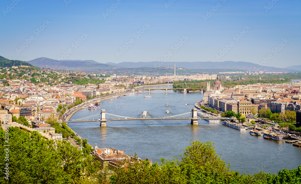 Wall mural Budapest and the Danube River