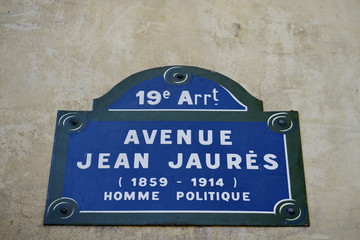 Avenue Jean Jaurès. Plaque de nom de rue.