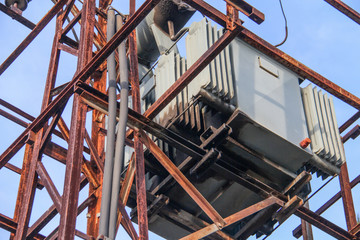 large transformer, the transformer weights on the electric post, power supply
