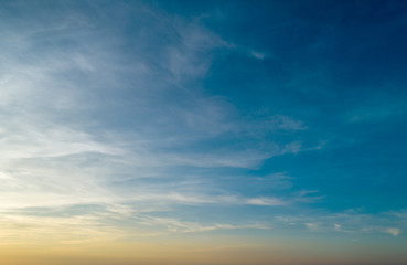 Obraz premium Beautiful sunset sky with clouds and orange strip along the horizon.