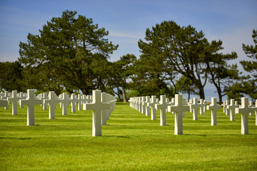 The American cemetery in Colleville-sur-Mer is the burial place of 9387 American soldiers who fell during the Battle of Normandy - obrazy, fototapety, plakaty