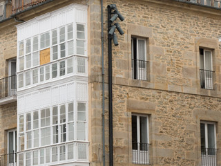 FACHADA DE VIVIENDA EN PLAZA VIRGEN BLANCA , VITORIA, ALAVA,PAIS VASCO, ESPAÑA, EUROPA