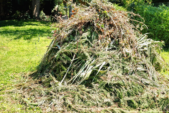 Tas de broussaille et jardinage