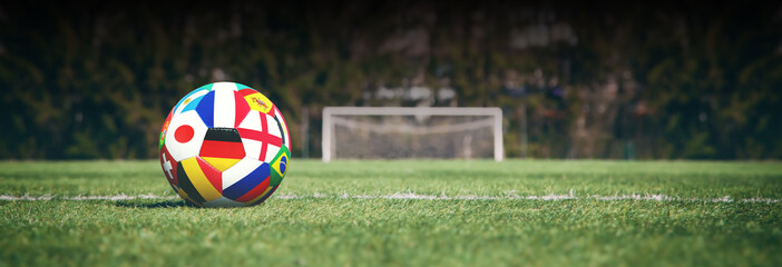 Ball auf dem Fussballplatz © Thaut Images